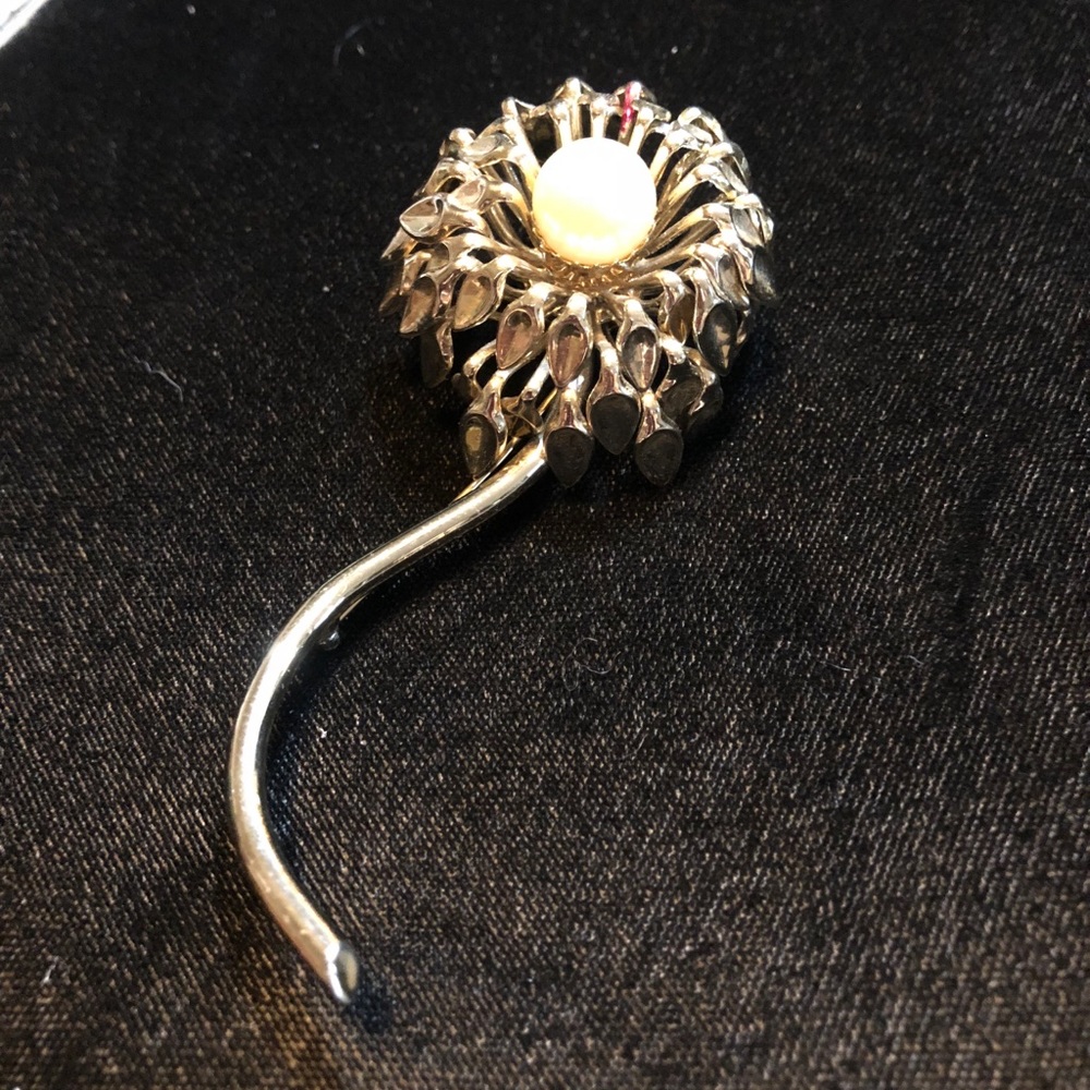 Vintage silver brooch with pearl center.